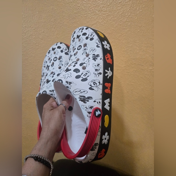 Minnie Mouse Crocs Adults main image 8
